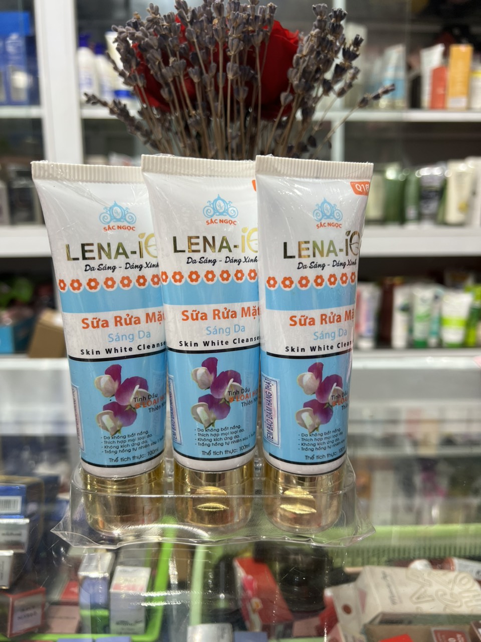 Sữa rửa mặt sáng da LENA-IQ Q10 (100ml) 1