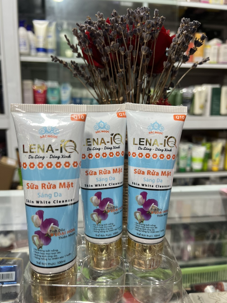 Sữa rửa mặt sáng da LENA-IQ Q10 (100ml) 2
